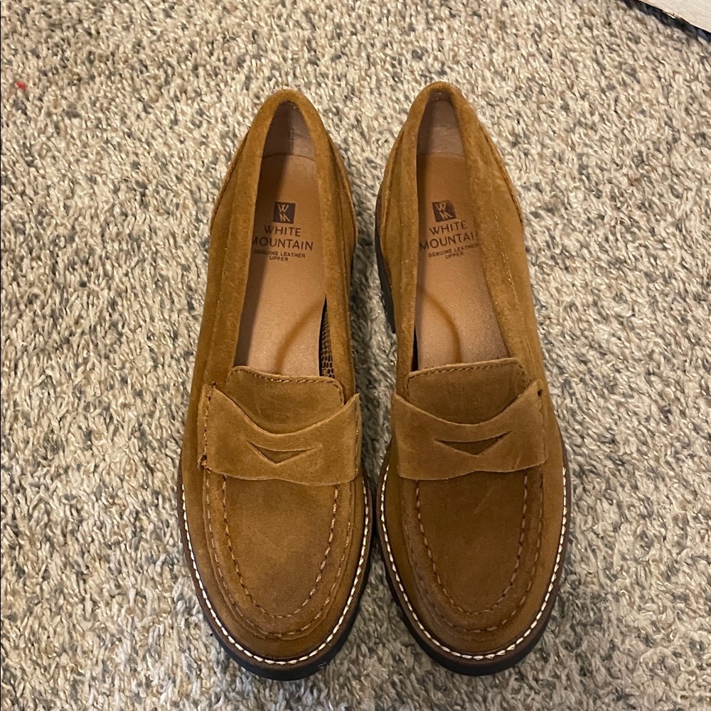 New without tags! Never worn white mountain loafers